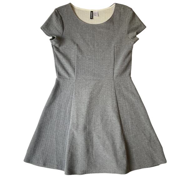 H&M Divided Women Dress US 10 Gray Fit & Flare Short Sleeve Knee Length - Picture 1 of 9